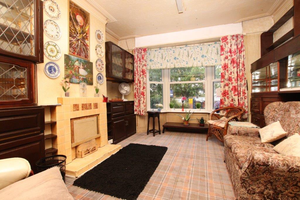 19 South Lawn Terrace Living Room